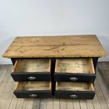 Low commode in pine and dark grey patina from the early 20th century.