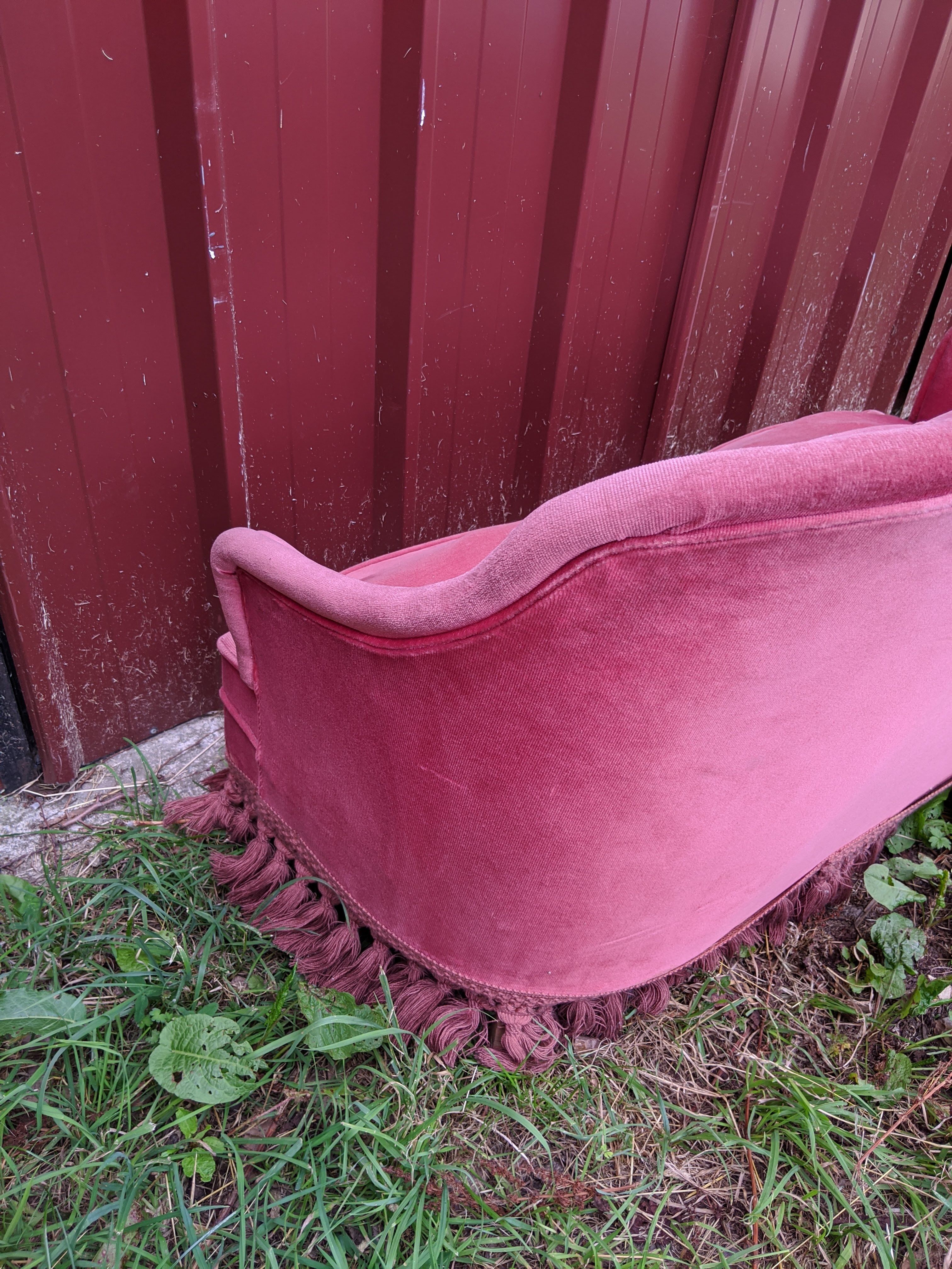 Two-seat pink toad sofa