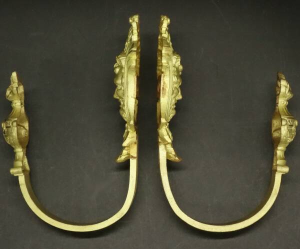 Pair of tiebacks with Bacchus heads in Louis XVI style from the 19th century - bronze