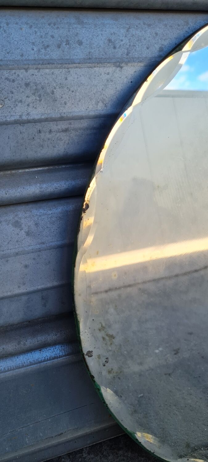 Beveled round mirror