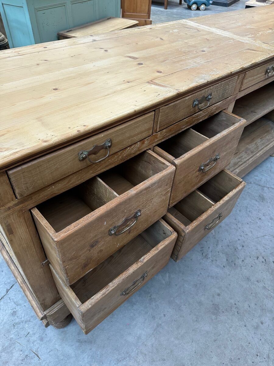 Old fir counter