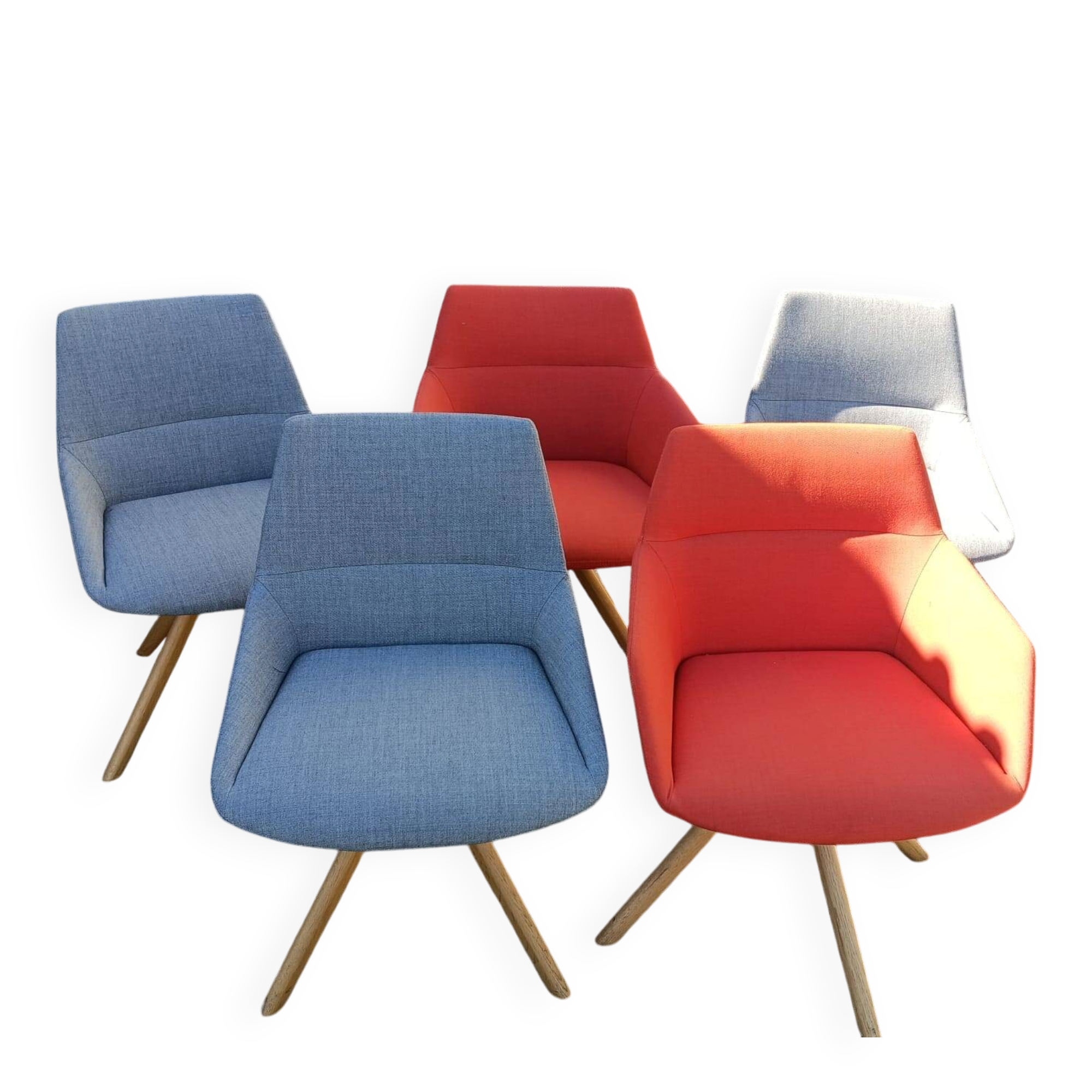 Set of 5 inclass armchairs in fabric and wood – coral red and grey