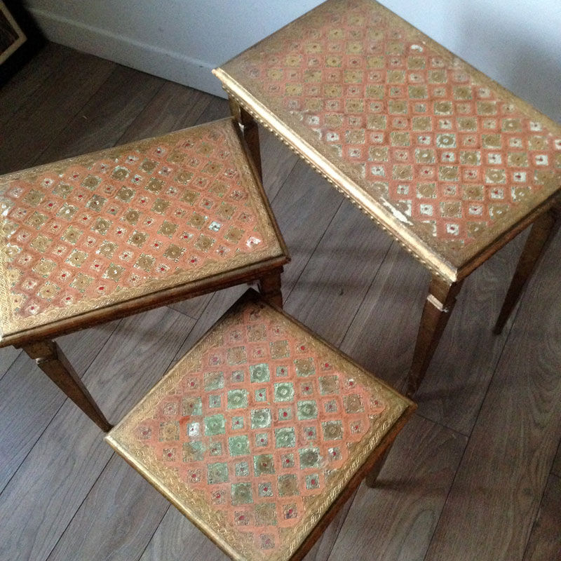 Florentine-style gigognes tables