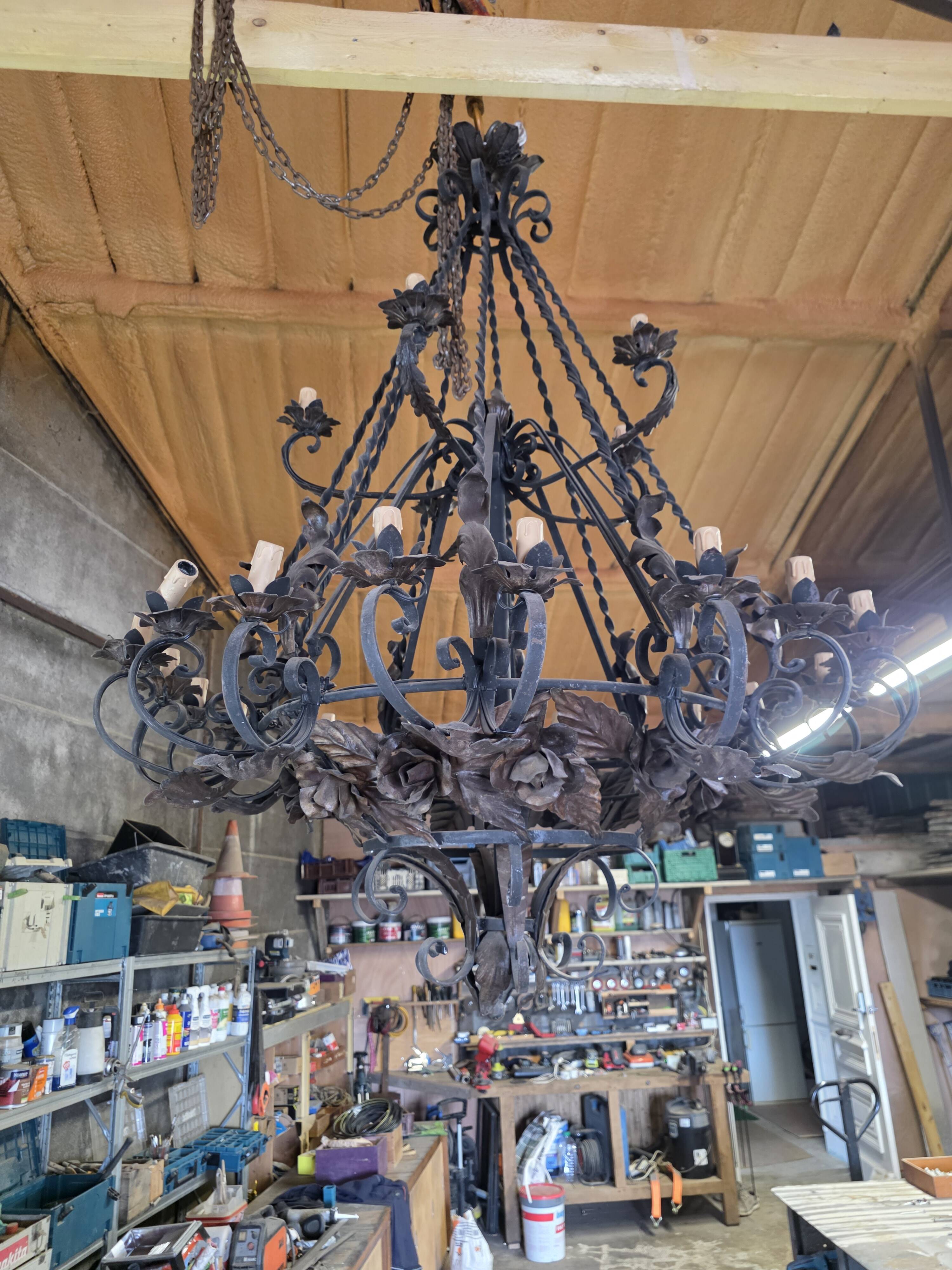 Lustre en fer forgé ( grand modèle) 170 × 120 cm