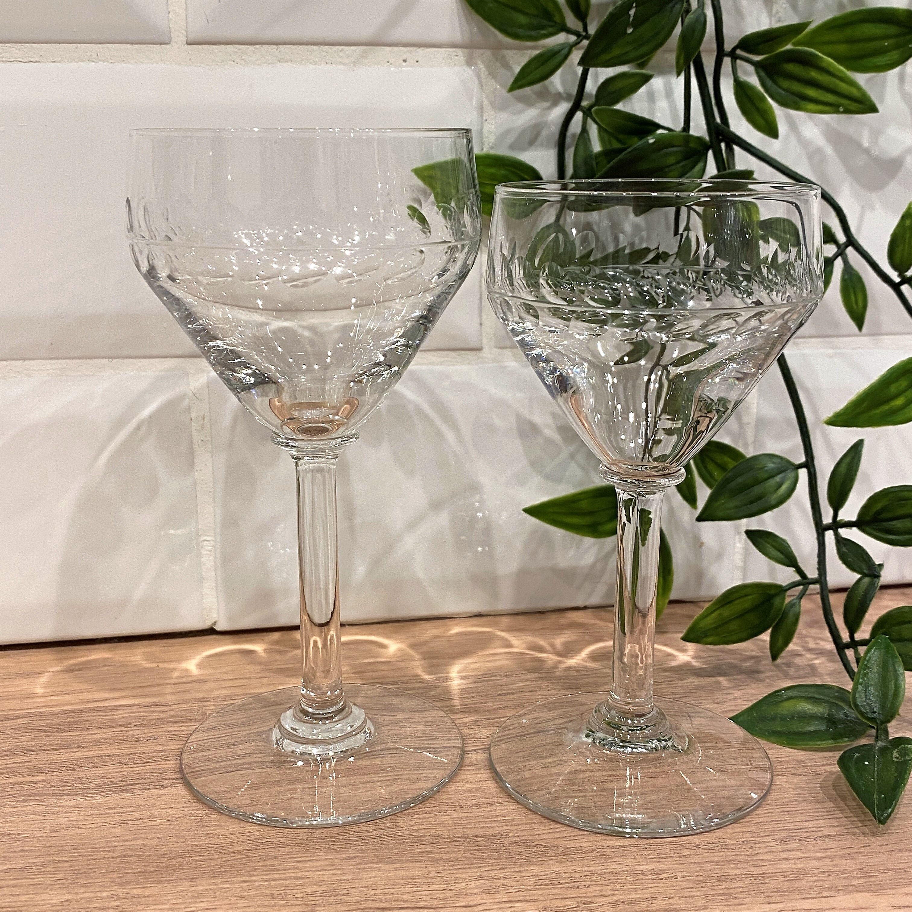Set of 8 wine glasses