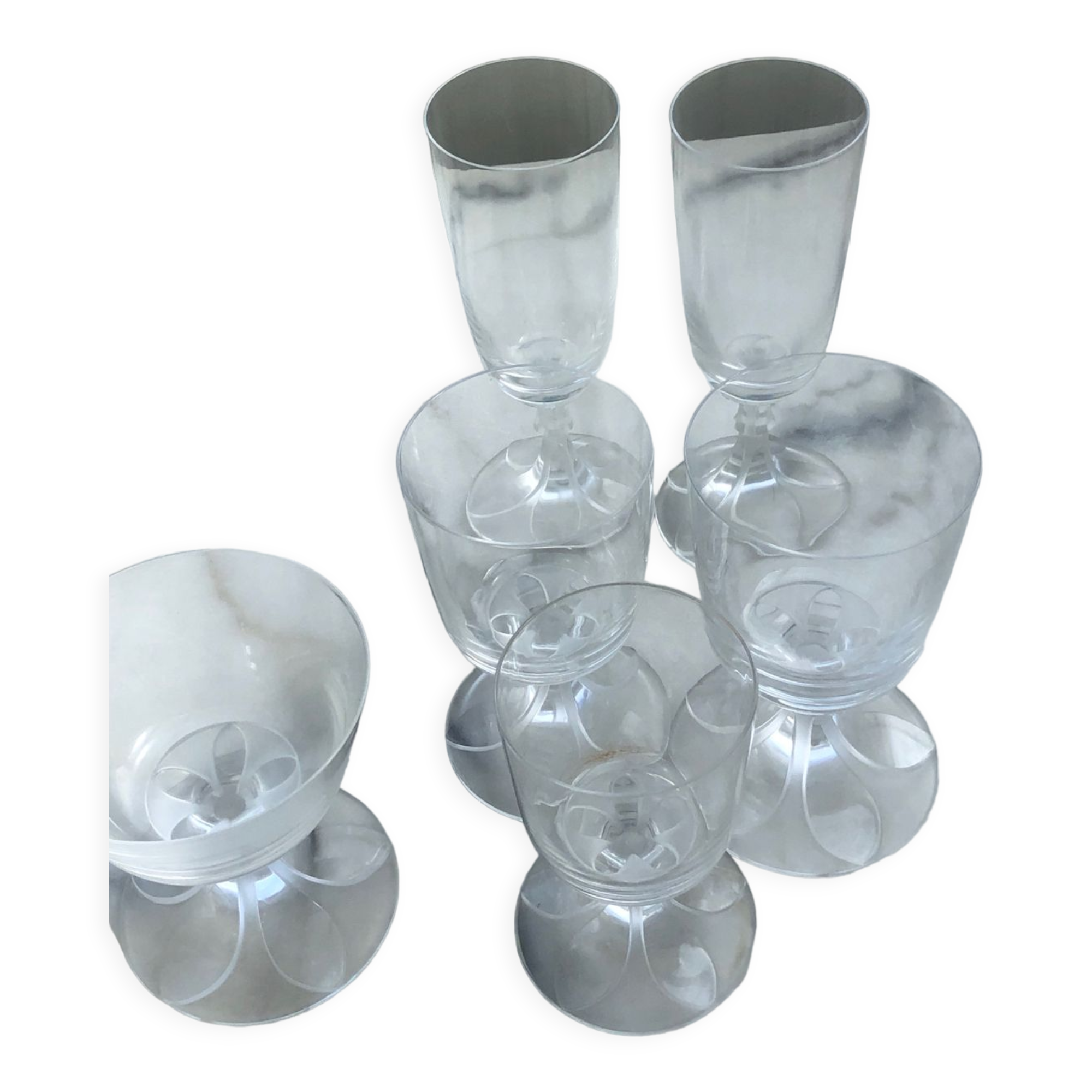 Set of Lalique stemmed glasses