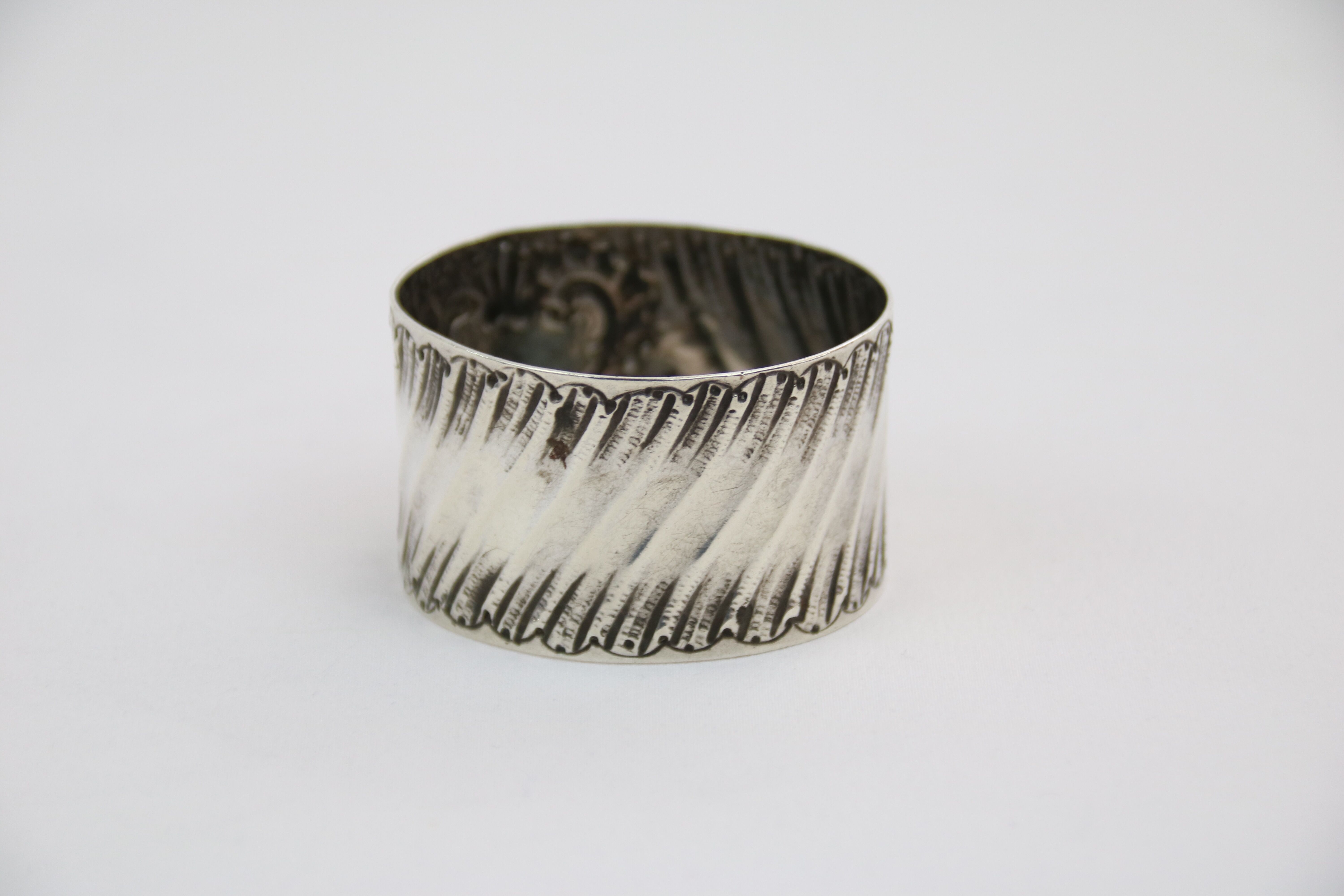 Solid silver rock style towel round