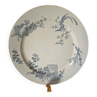 Large decorative plate in the Japanese style, late 19th century.