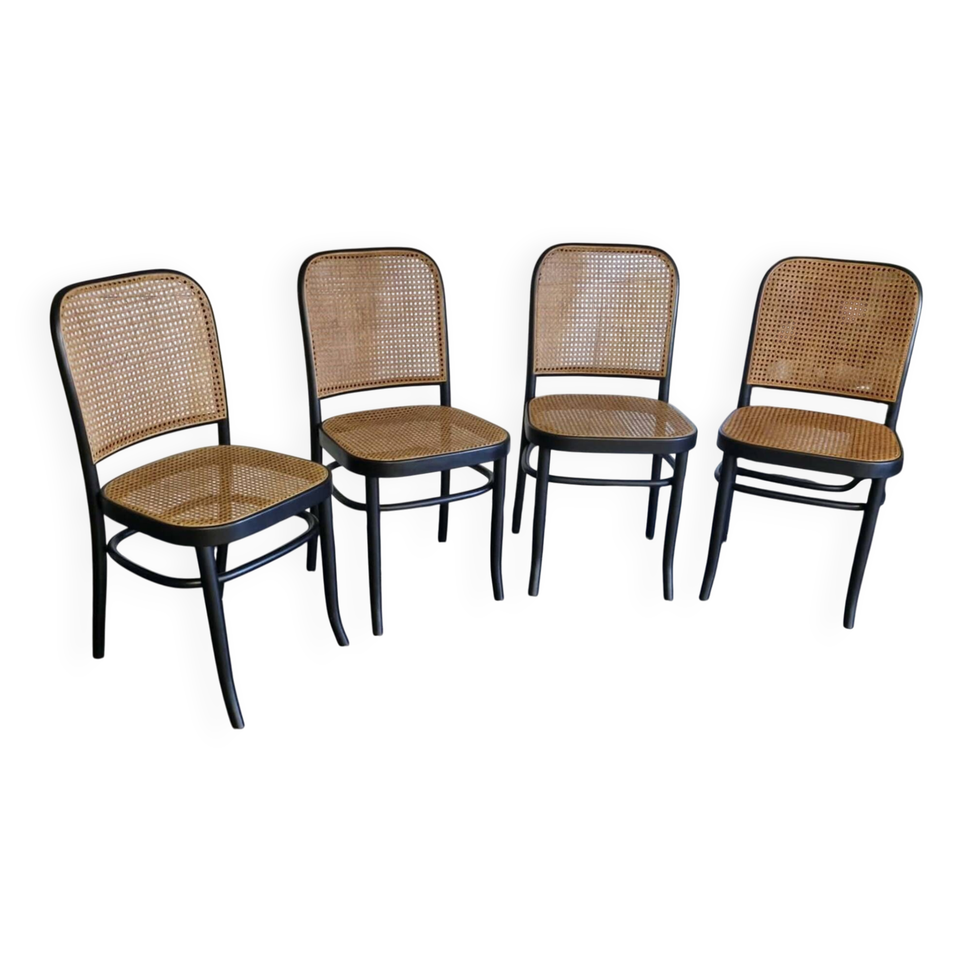 Lot de 4 chaises n°811 d’après Hoffmann, années 1990