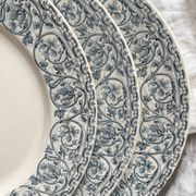 3 assiettes plates en terre de fer "Renaissance" Creil et Montereau