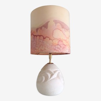 Lampe ovoïde en pierre sculptée et abat jour imprimé / vintage années 60-70