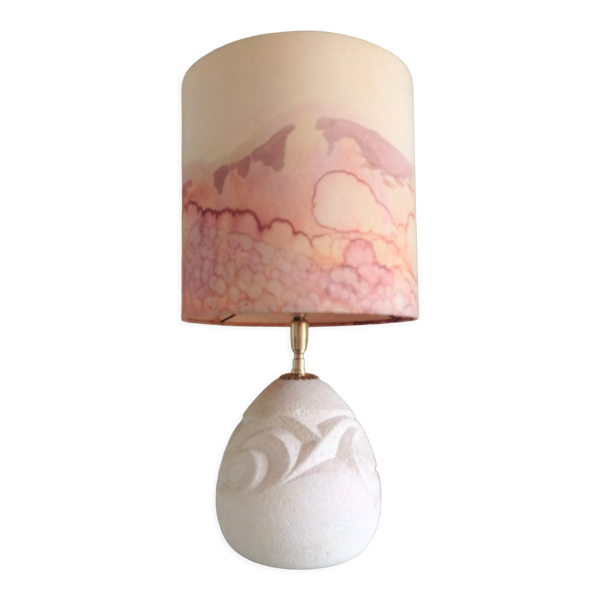 Lampe ovoïde en pierre sculptée et abat jour imprimé / vintage années 60-70