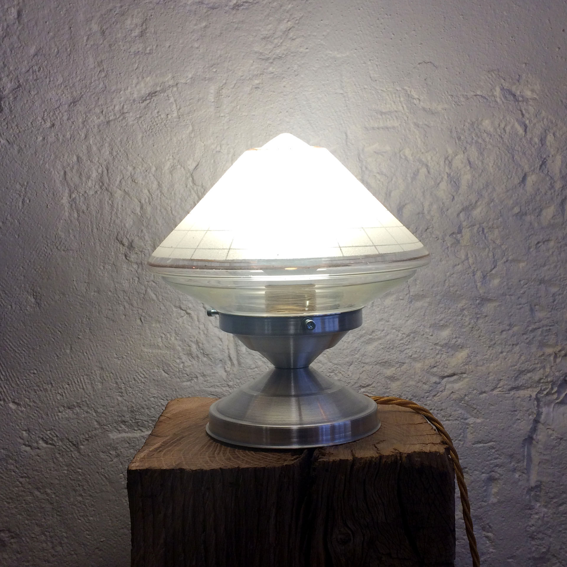 Table lamp