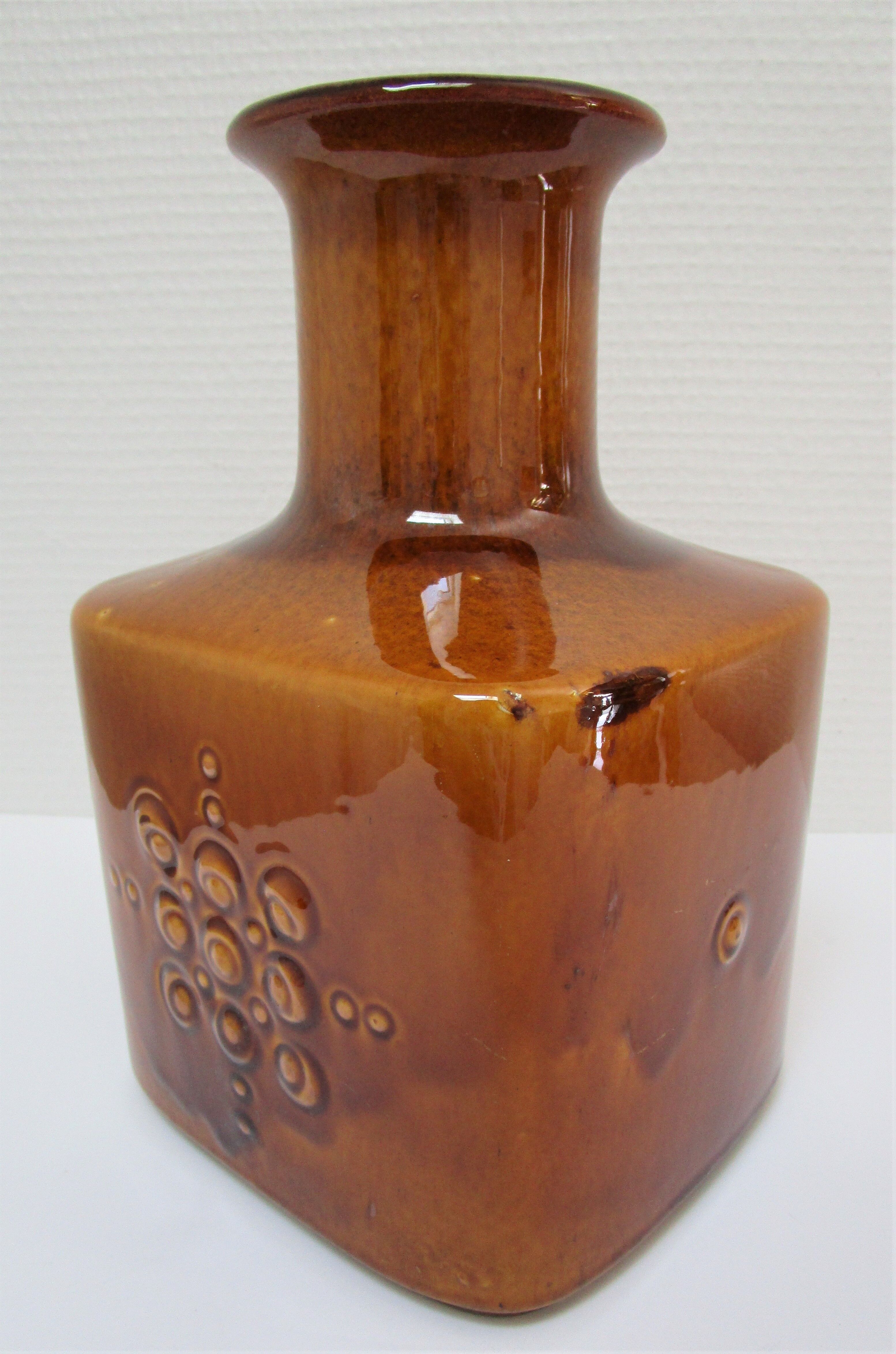 Ceramic vase design 70s