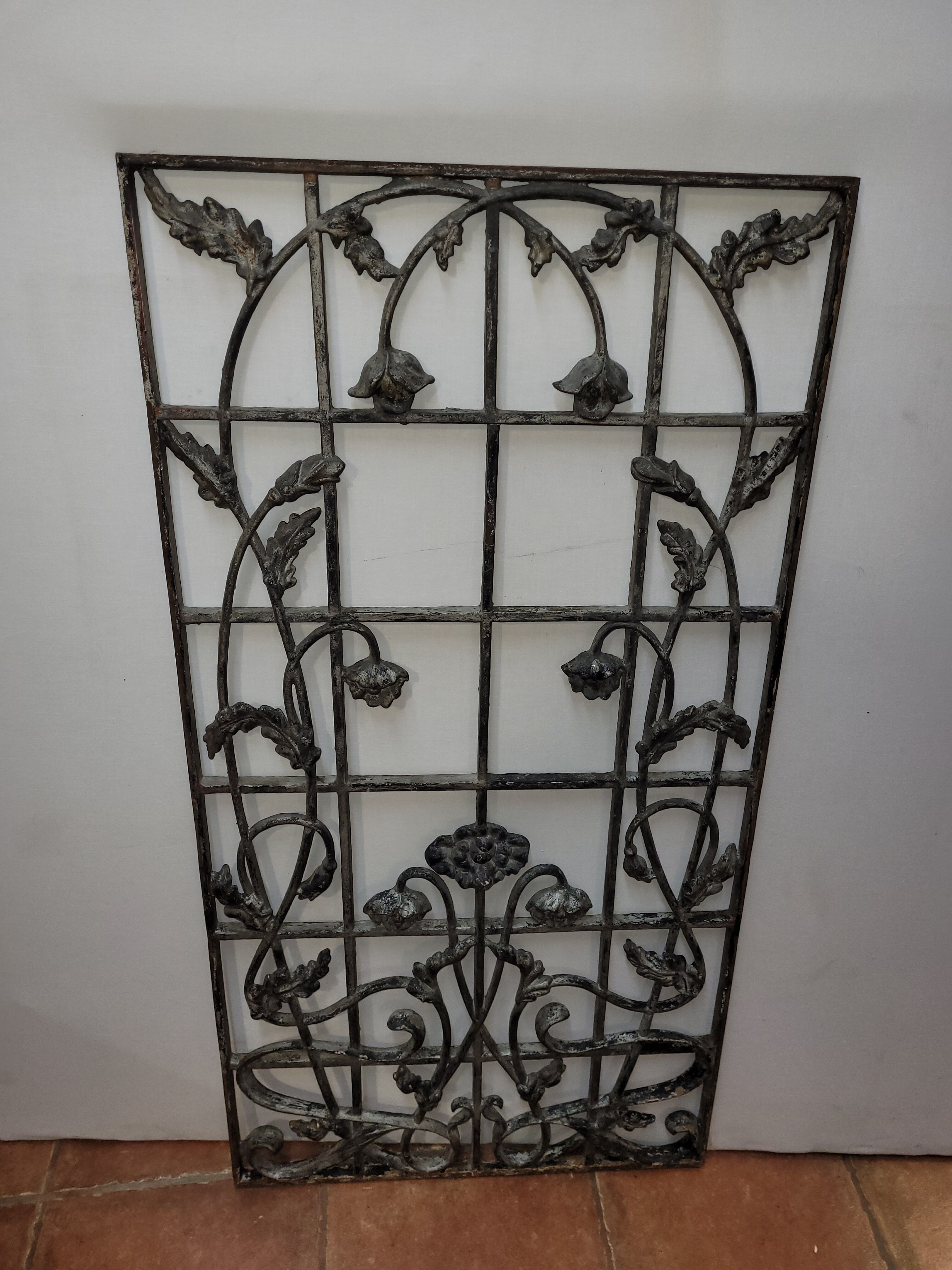 Grille en fonte art déco