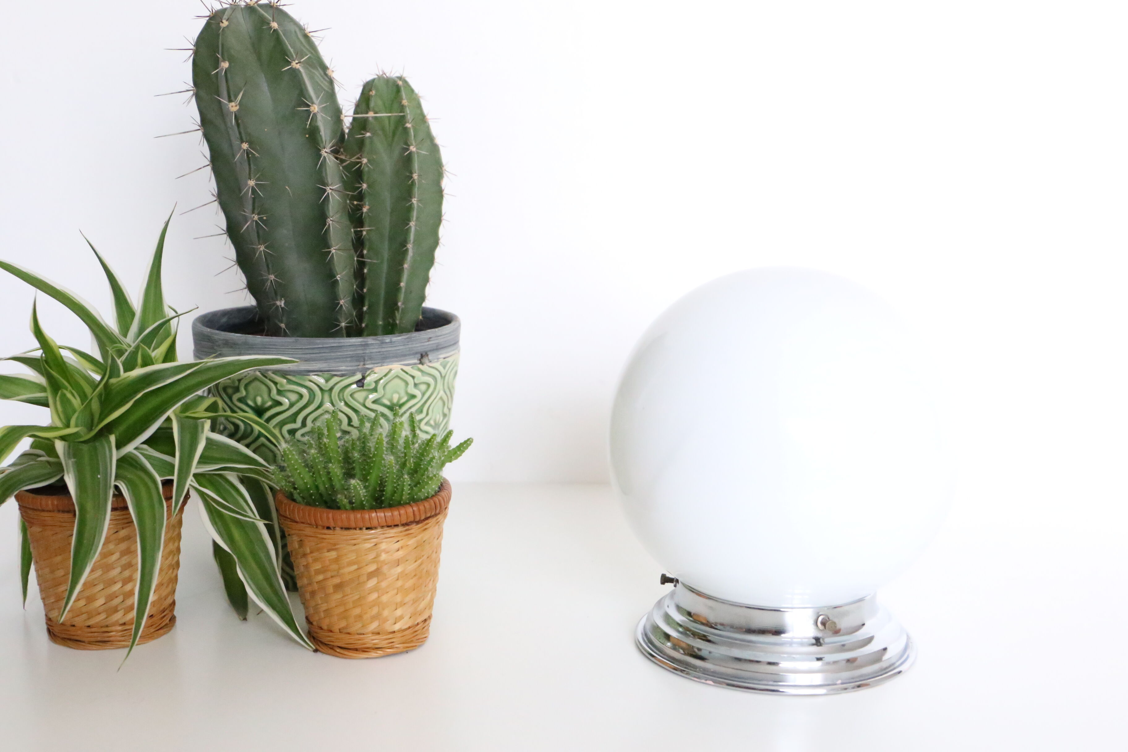 Opaline platyin ball on stainless base