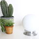 Plafonnier opaline boule sur socle inox