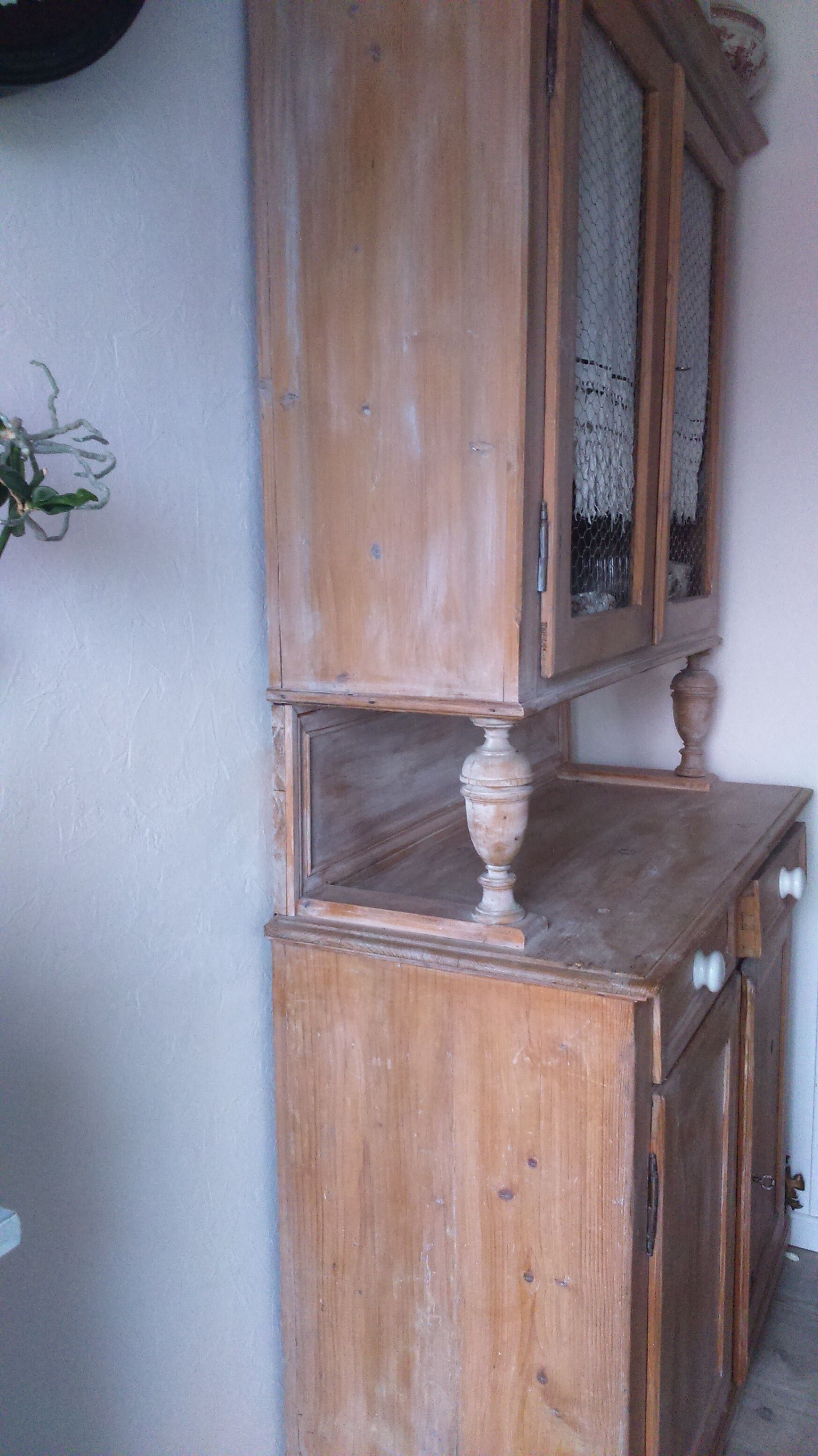 Pretty Dresser former country shabby