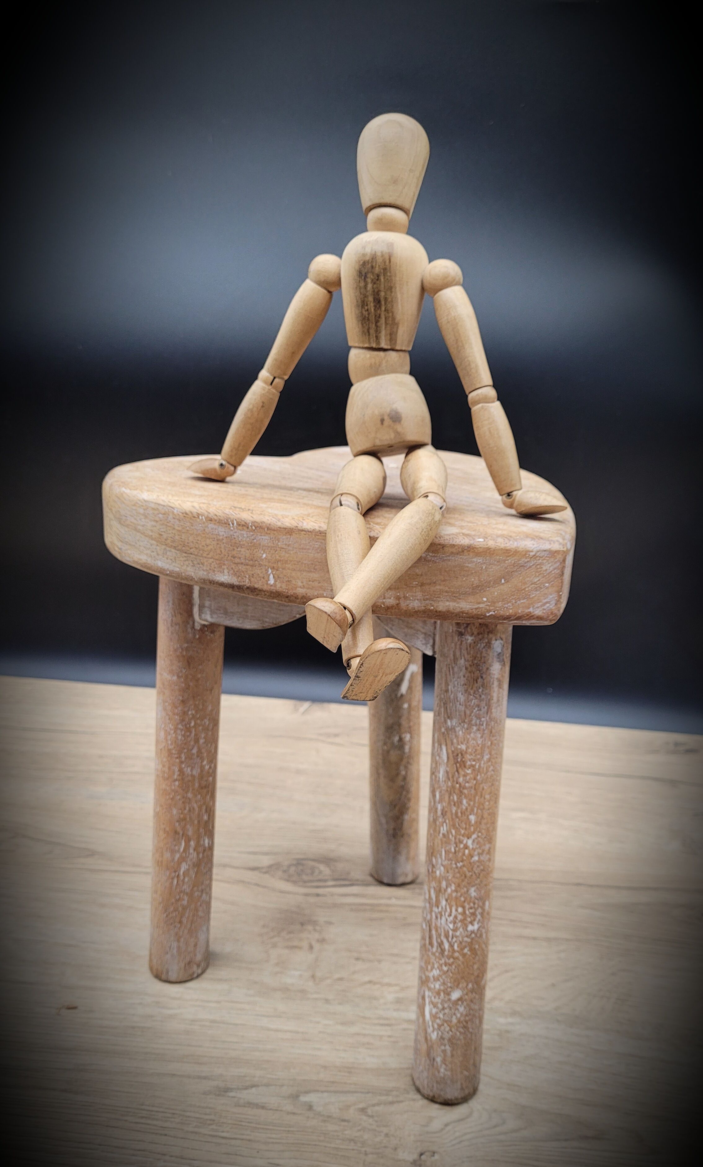 Heart tripod stool