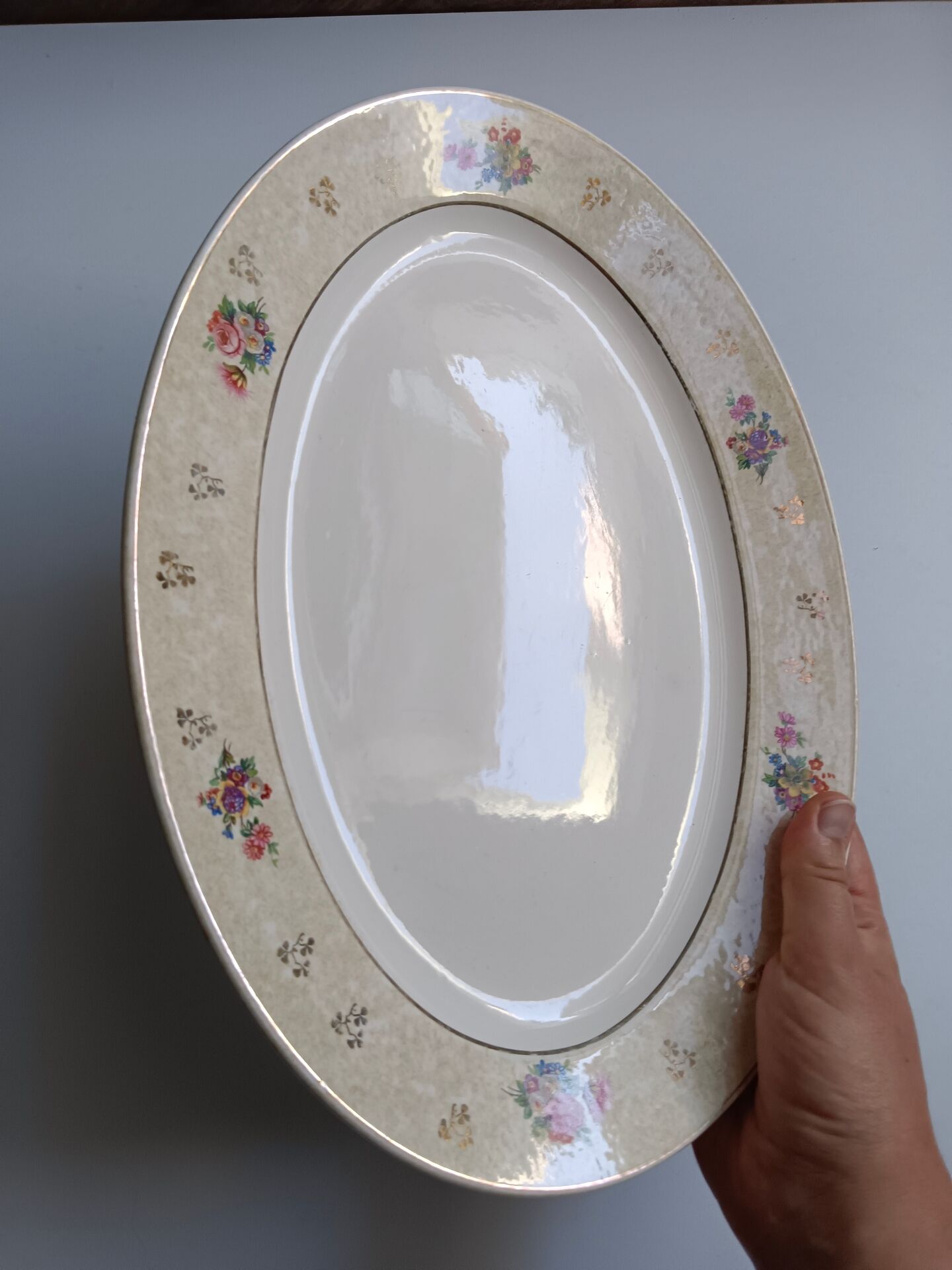 Vintage oval plate Salins model Simone beige with flowers