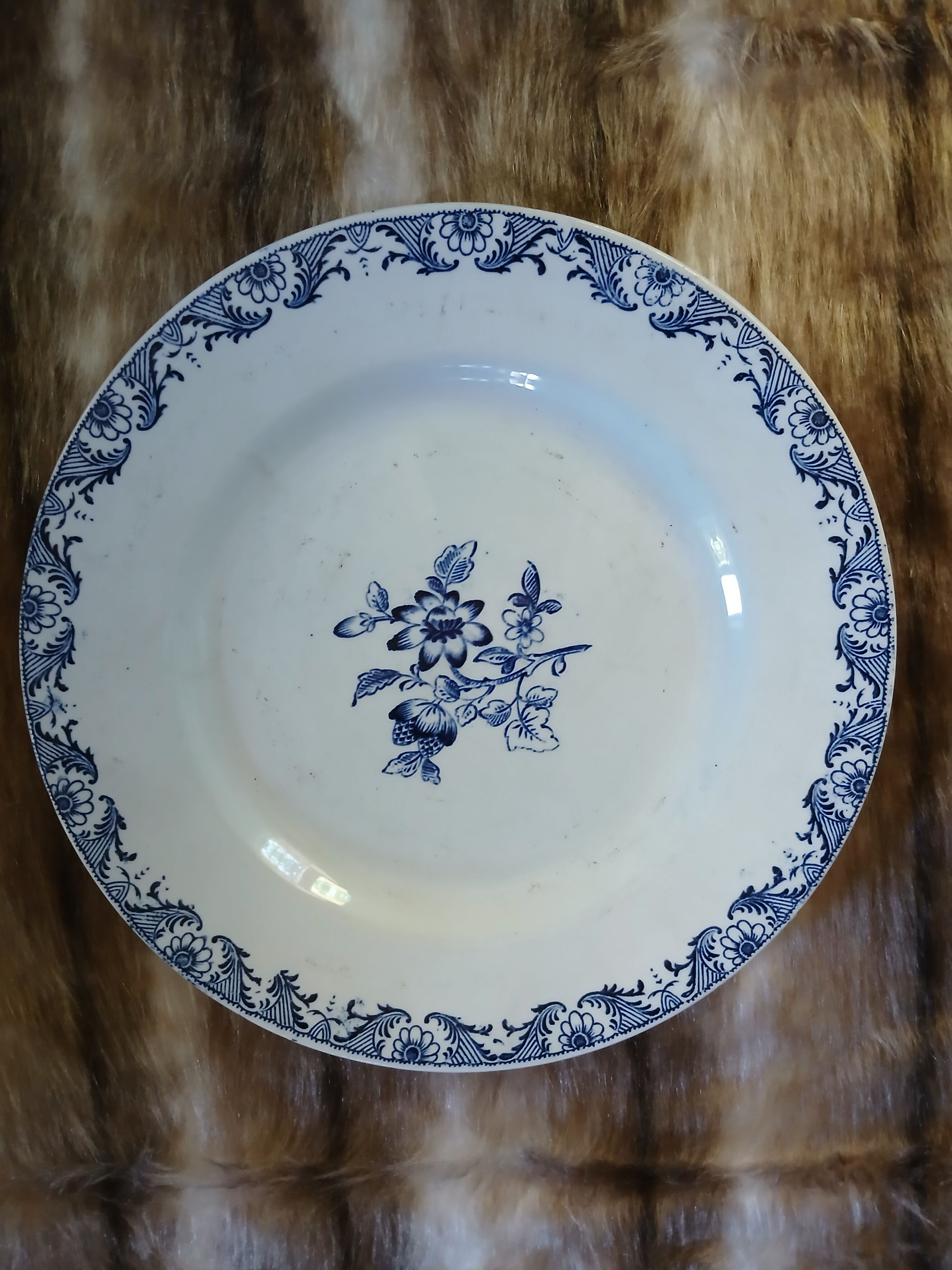 6 antique flat plates in ironstone
