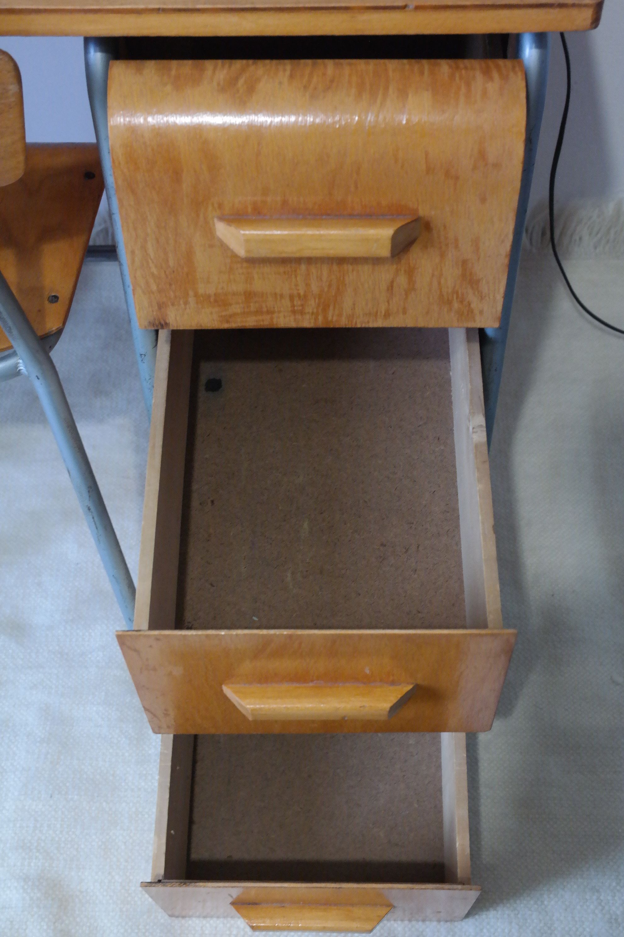 Bureau d'écolier et chaise vintage métal et bois clair