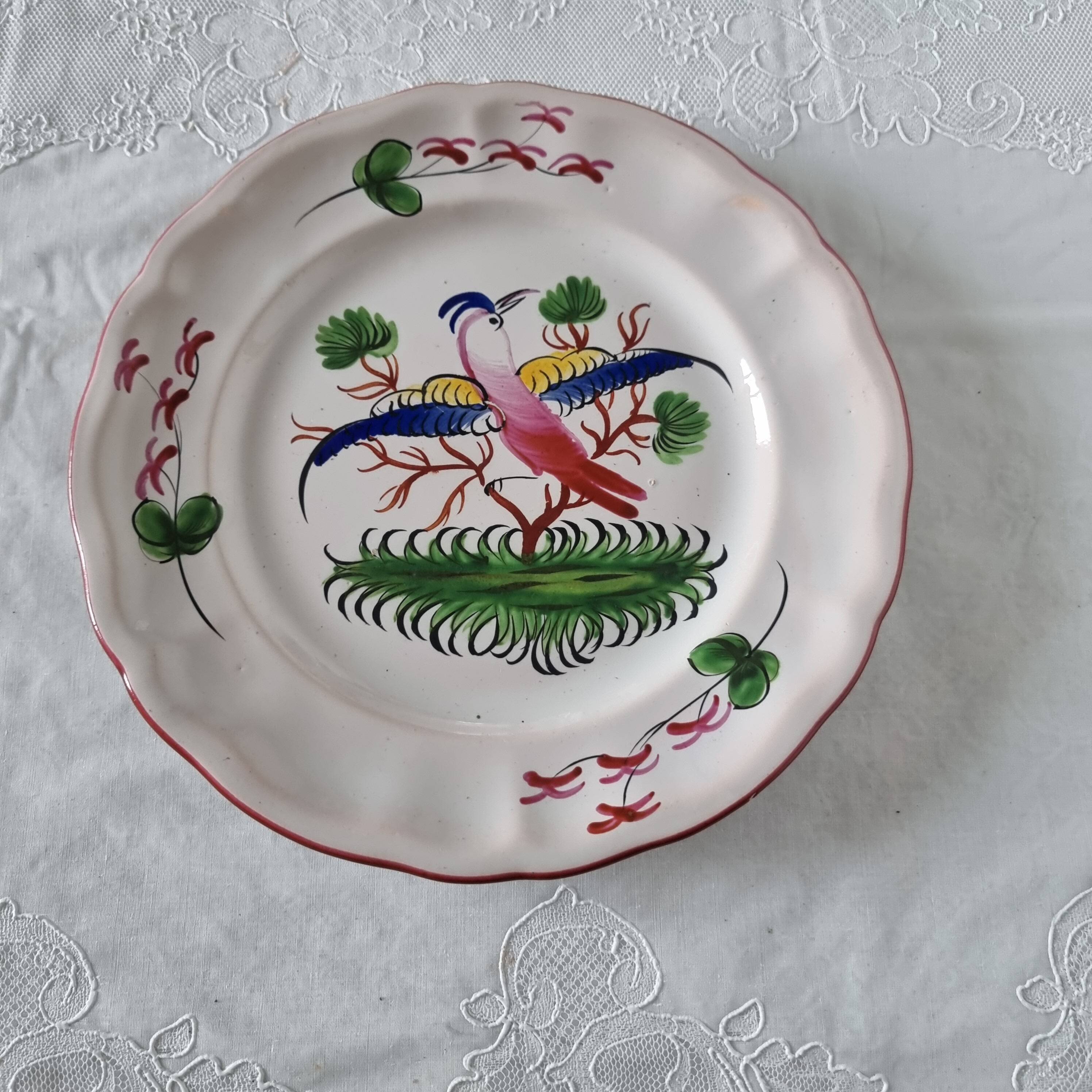 Assiette antique réalisée et peinte à la main du 18ème siècle