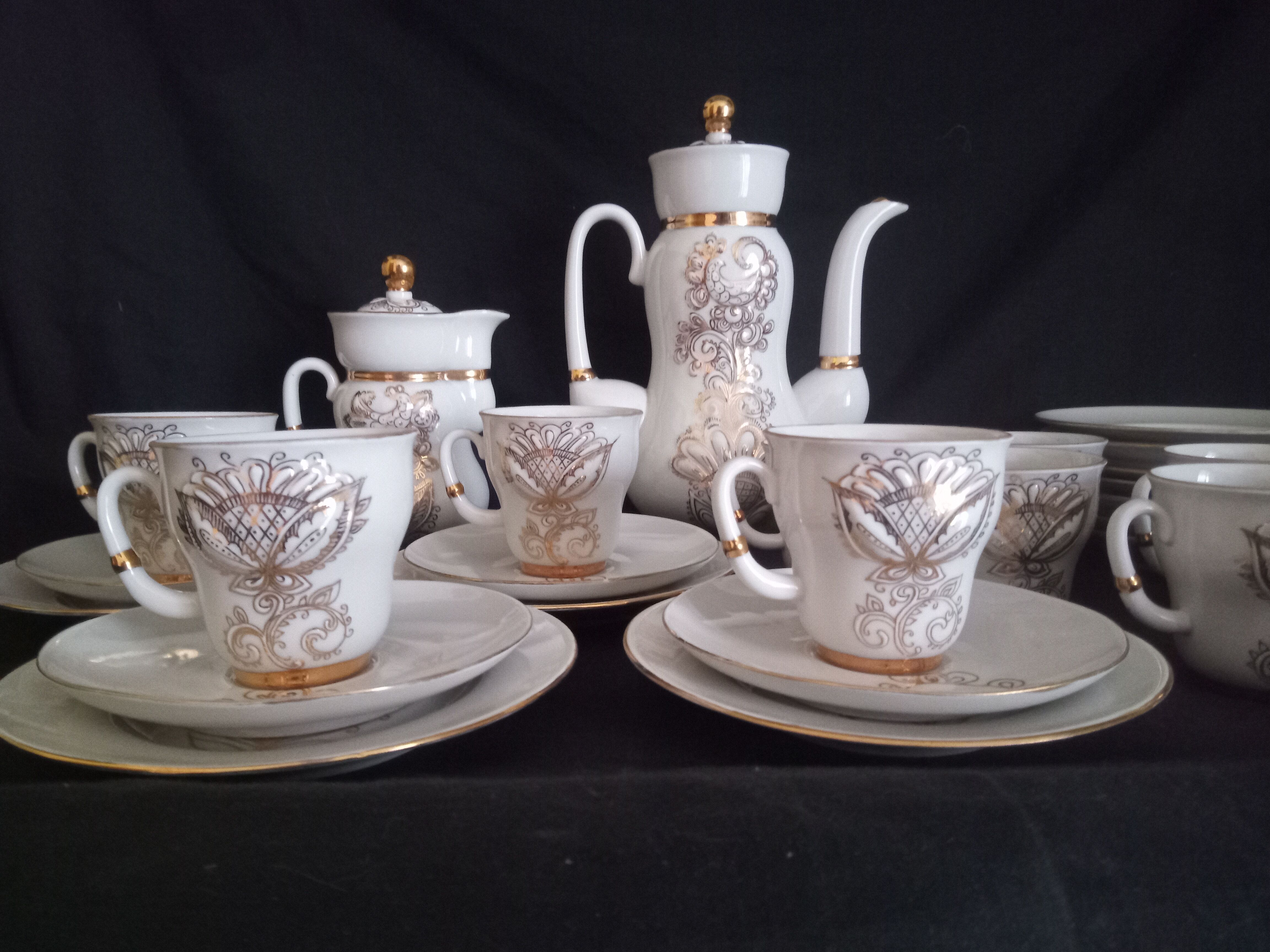 Lomonosov 29-piece porcelain coffee set, cast patterns enhanced with 24k gold