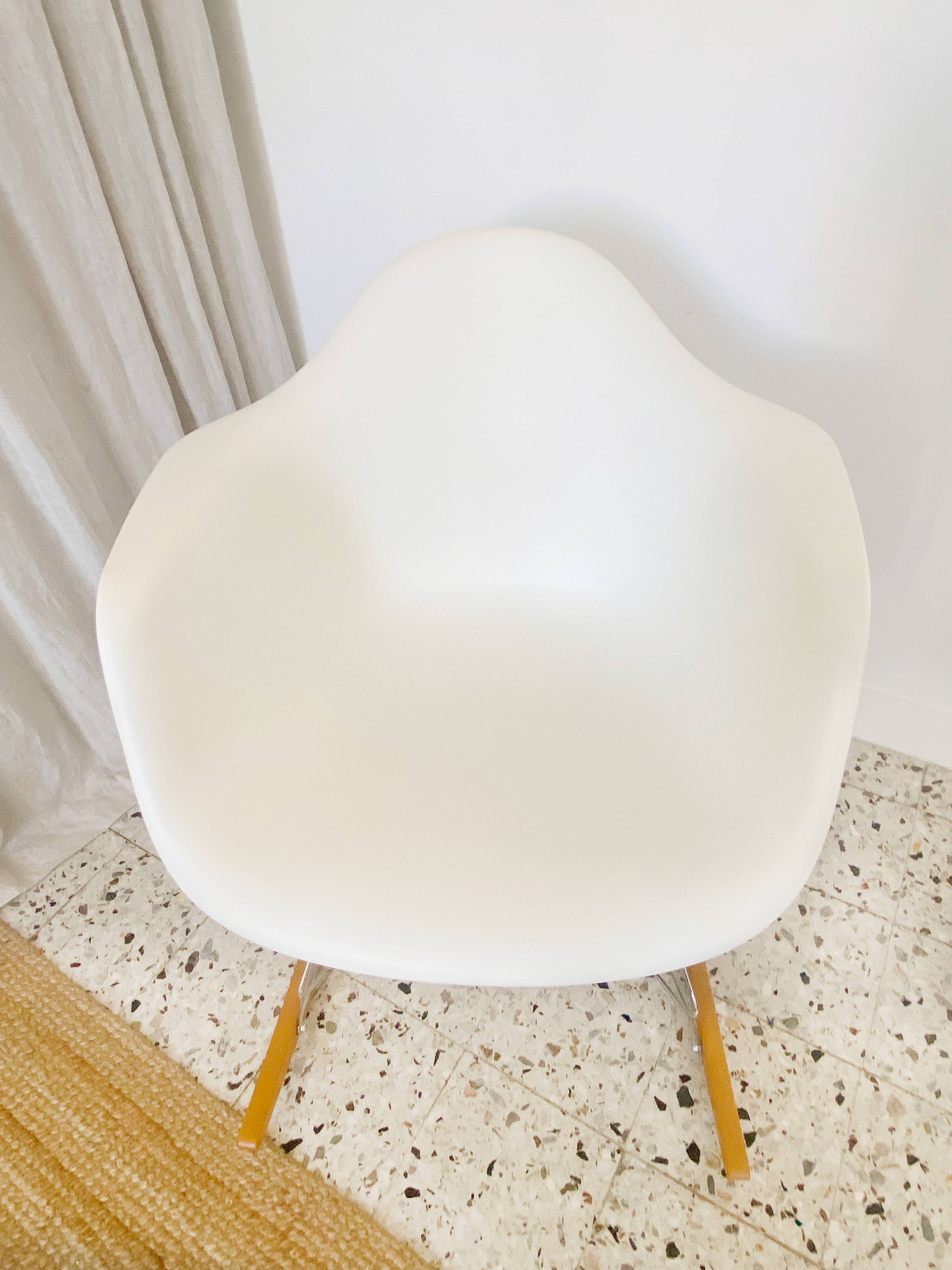 Eames Plastic Armchair RE RAR rocking chair