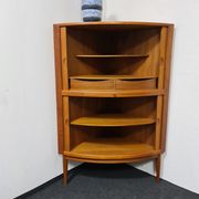 Buffet d’angle de teck par Dyrlund