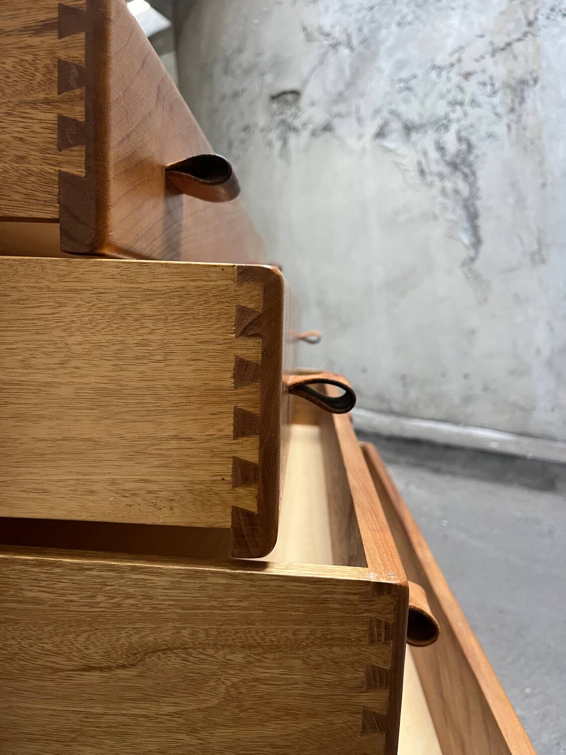 Maison Regain chest of drawers in elm and leather, 1970