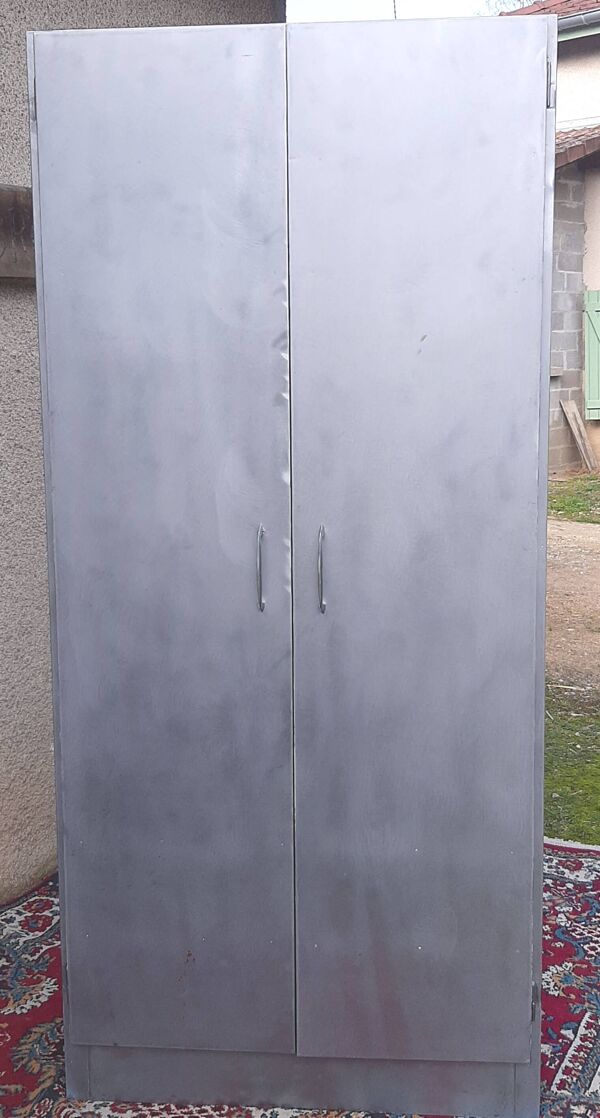 Armoire métallique de cuisine