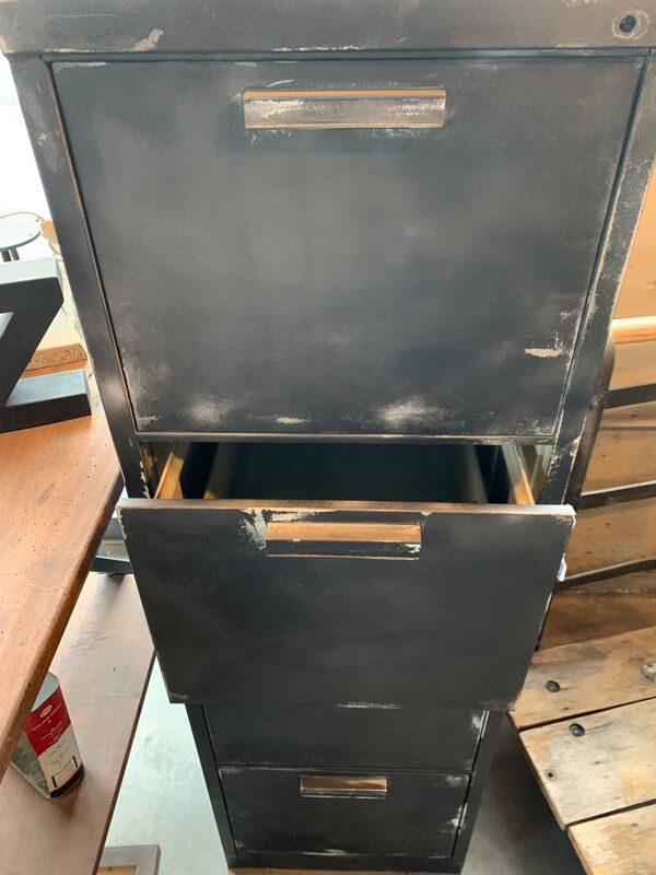 Meuble à tiroirs industriel