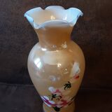 Vase en opaline nacrée