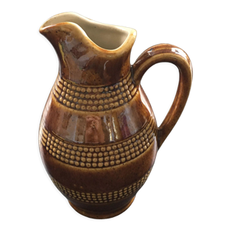 Berry sandstone brown pitcher