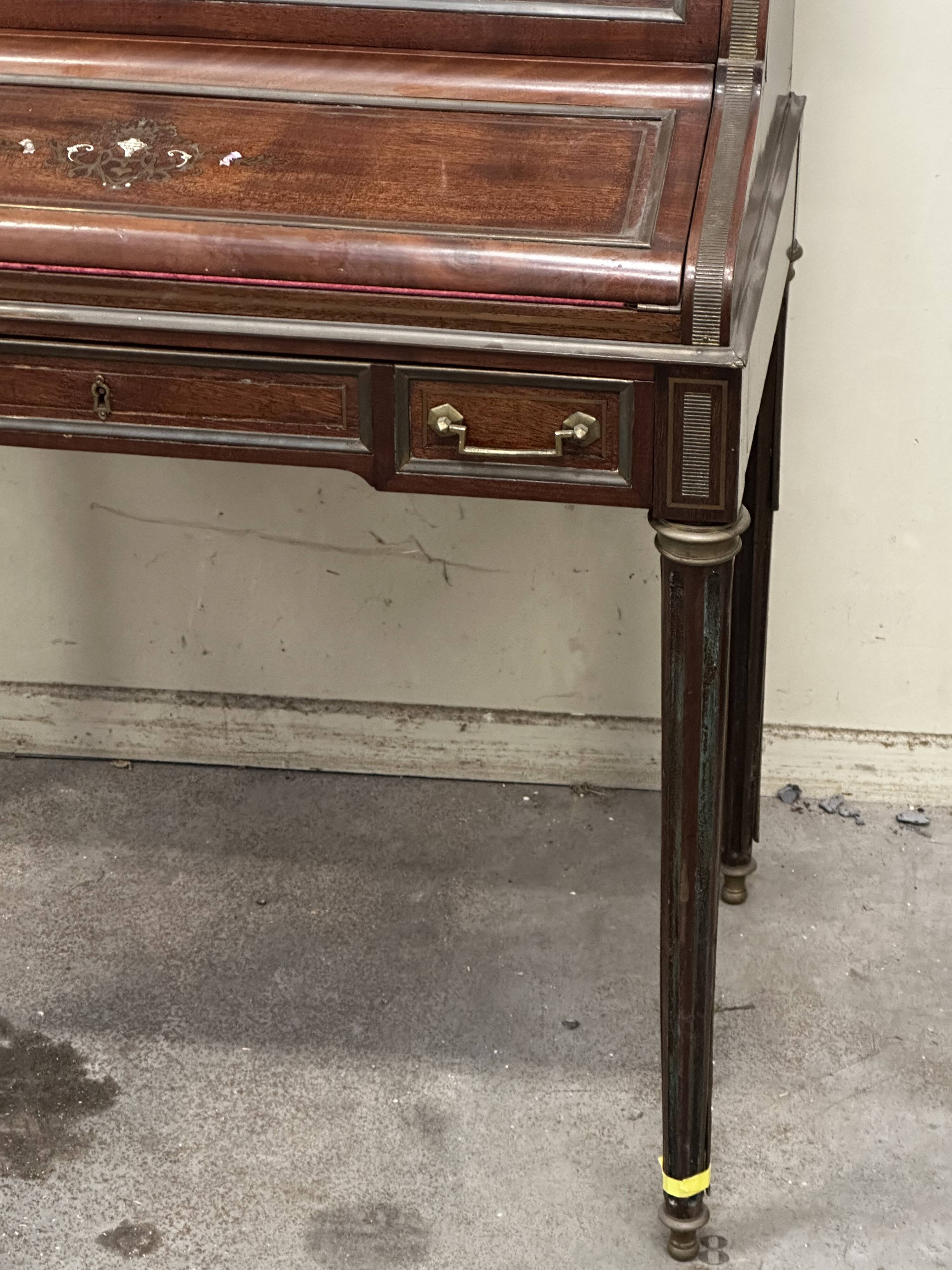 Secretary - Bonheur du Jour with pearly Louis XVI style system