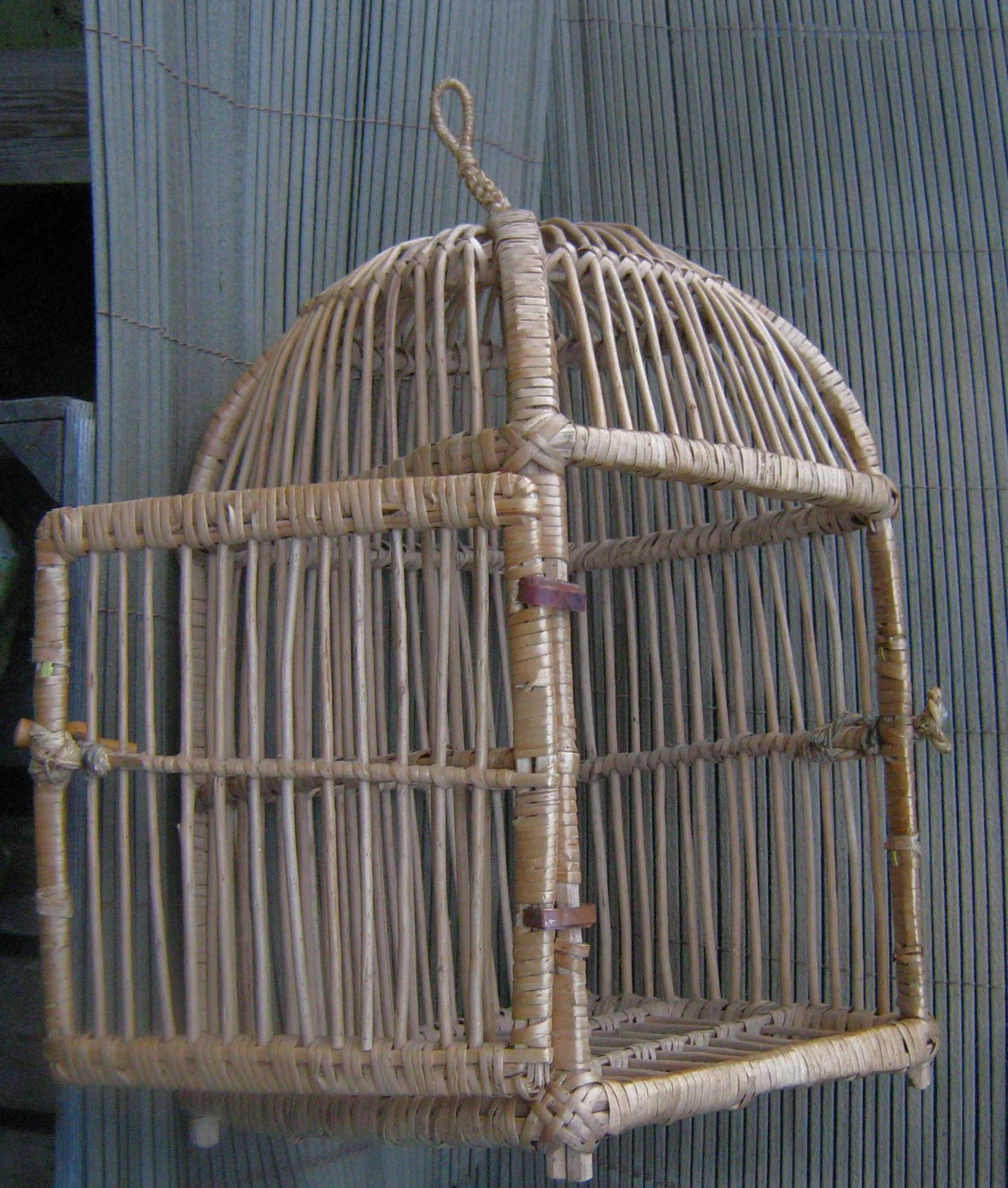 Wicker cage