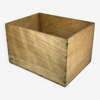 Ancienne boîte en bois de grande taille
