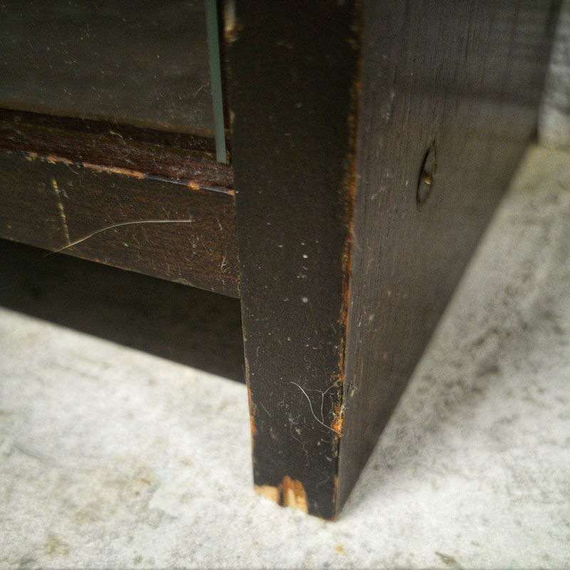 Vintage showcase library