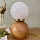 Lampe vintage opaline blanche et bois