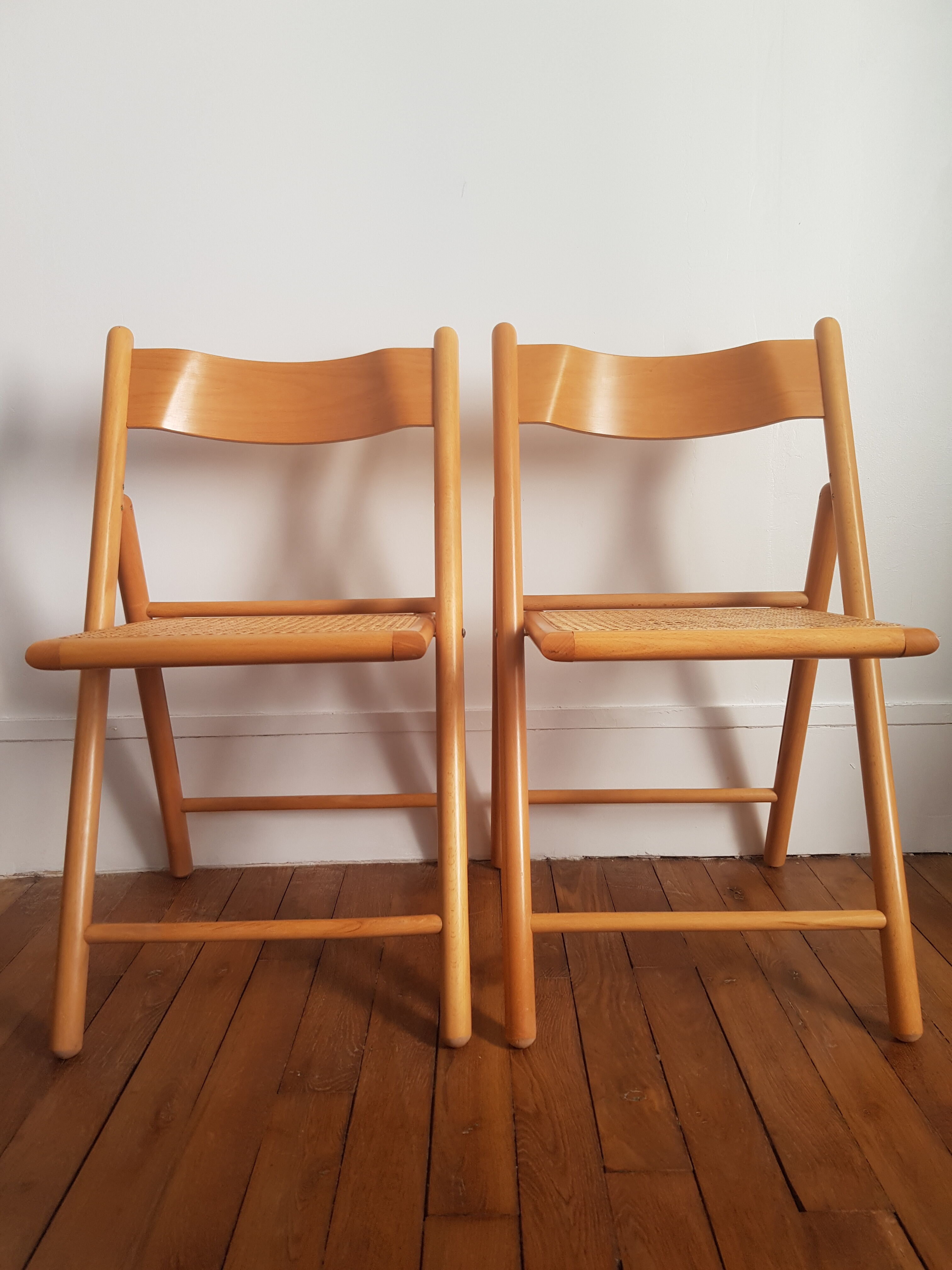 Set of 2 folding chairs cannees