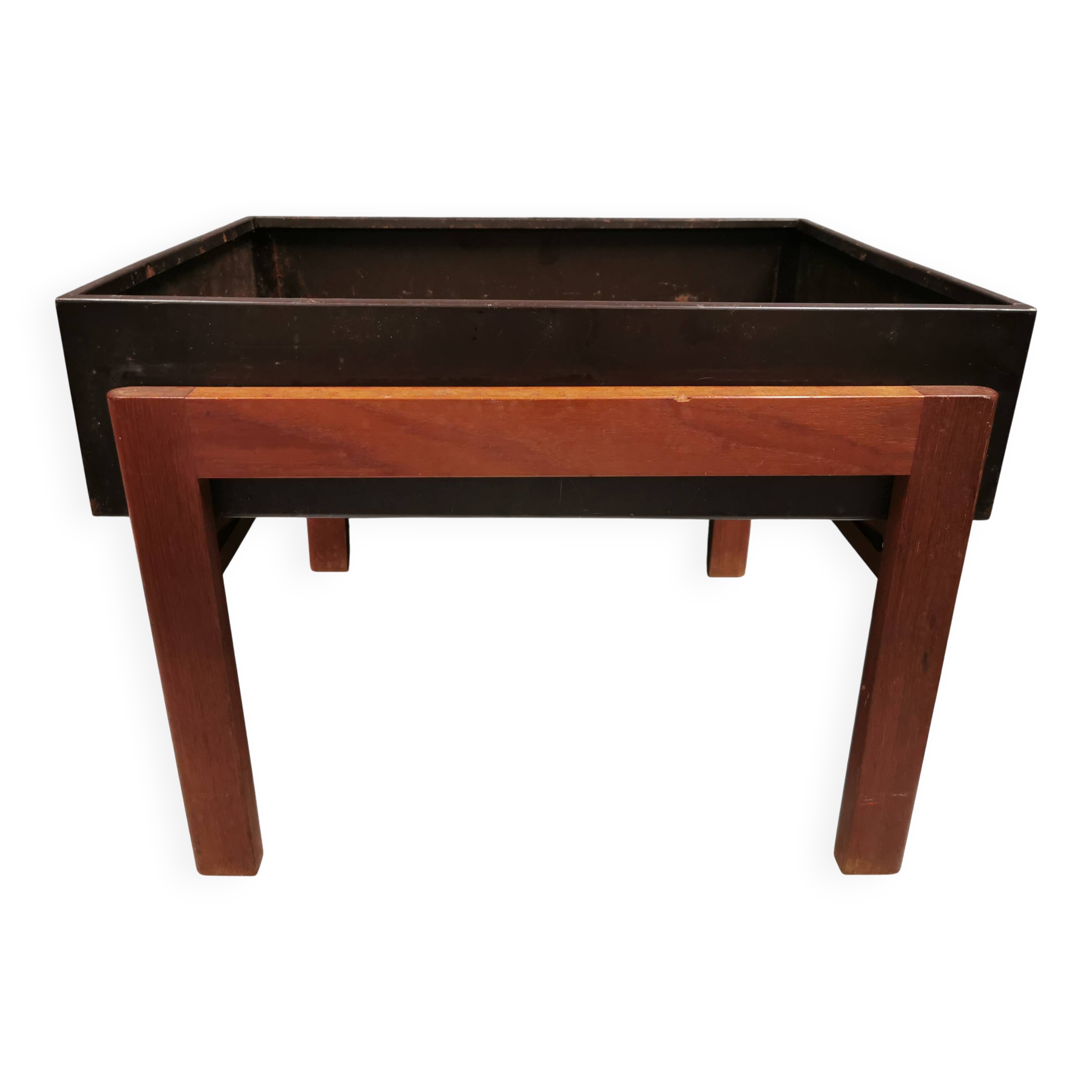 Danish-designed plant box in teak wood 1960s. With a recessed box (insert).