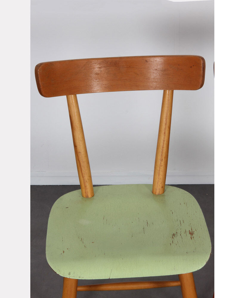 Paire chaises vertes éditées par Ton, vers 1960