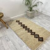 Handcrafted moroccan berber carpet 139 x 83 cm