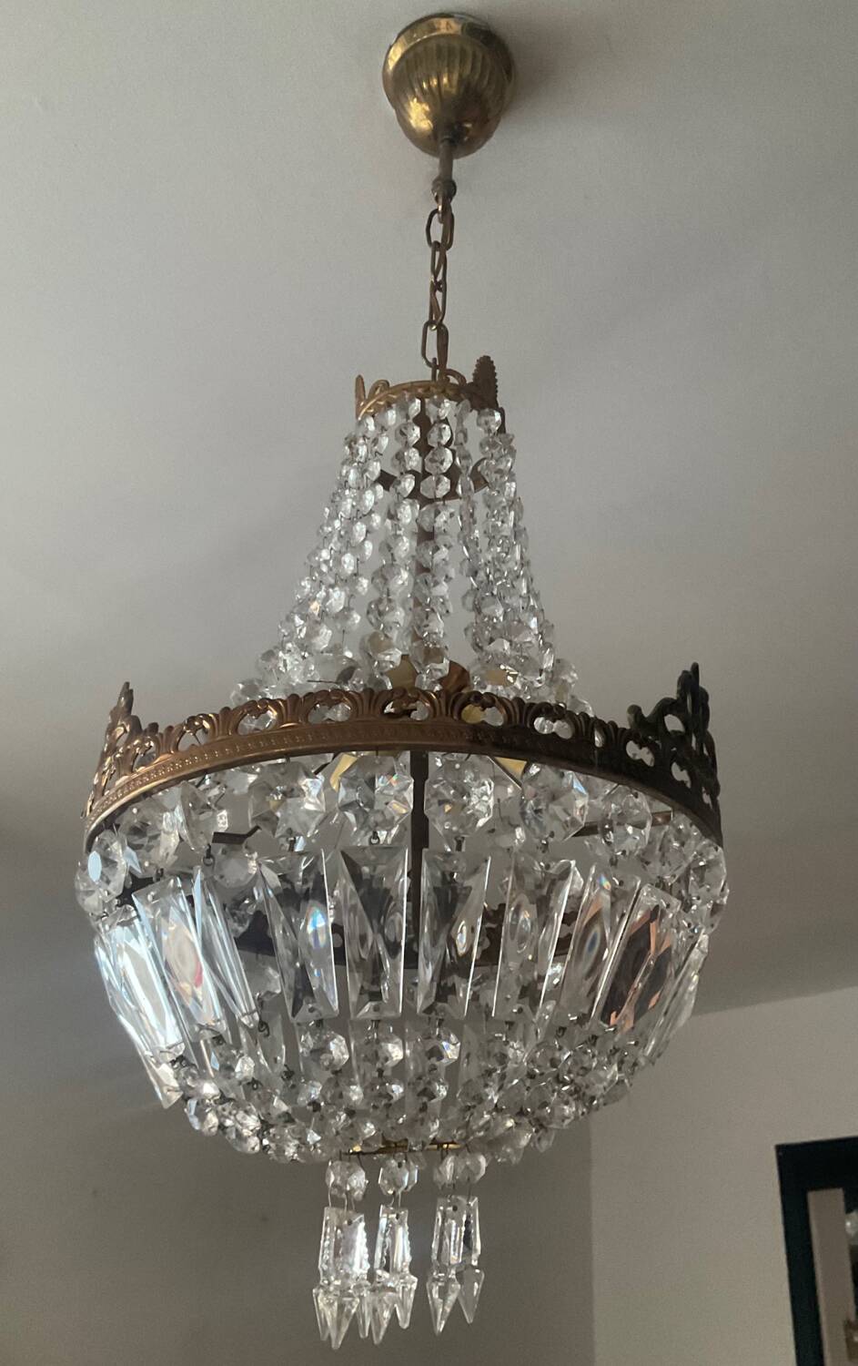 Hot air balloon chandelier with tassels