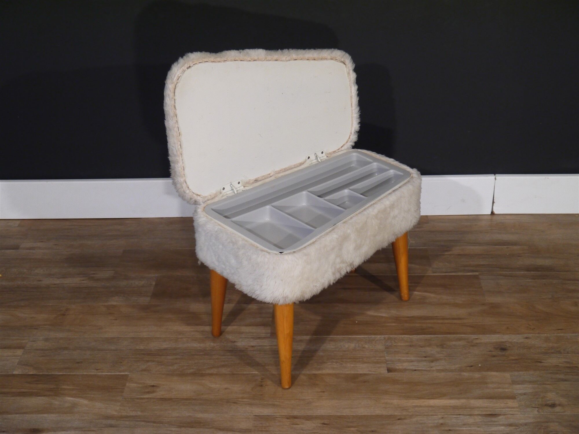 Stool rug vintage 1970