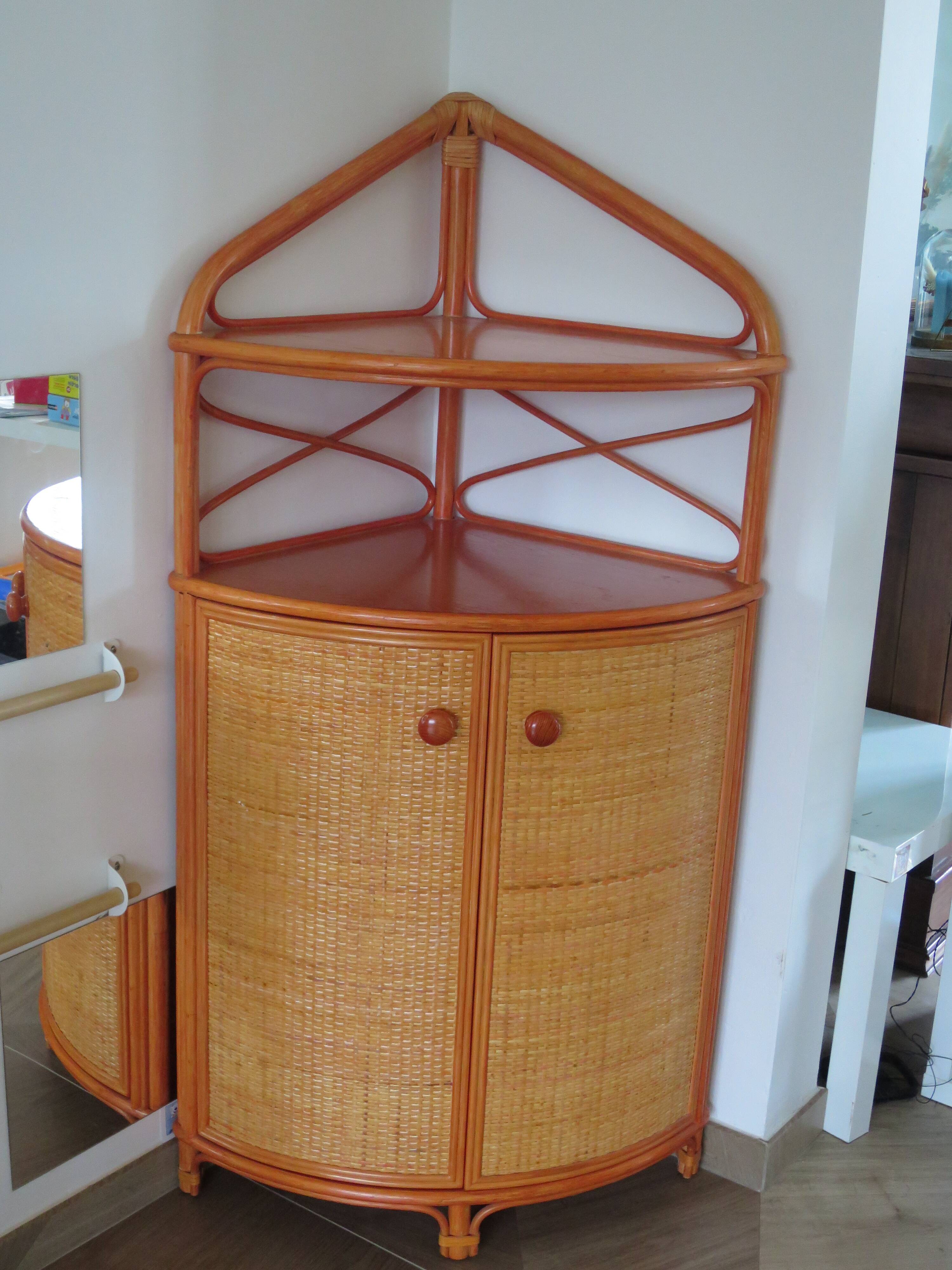 Rare-meuble d'angle-bois rotin bambou-années 70 -vintage-2 portes -bibliothéque étagère d'angle