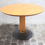 Postmodern round extendable dining table by Arnold Merckx for Arco, The Netherlands 1980s.