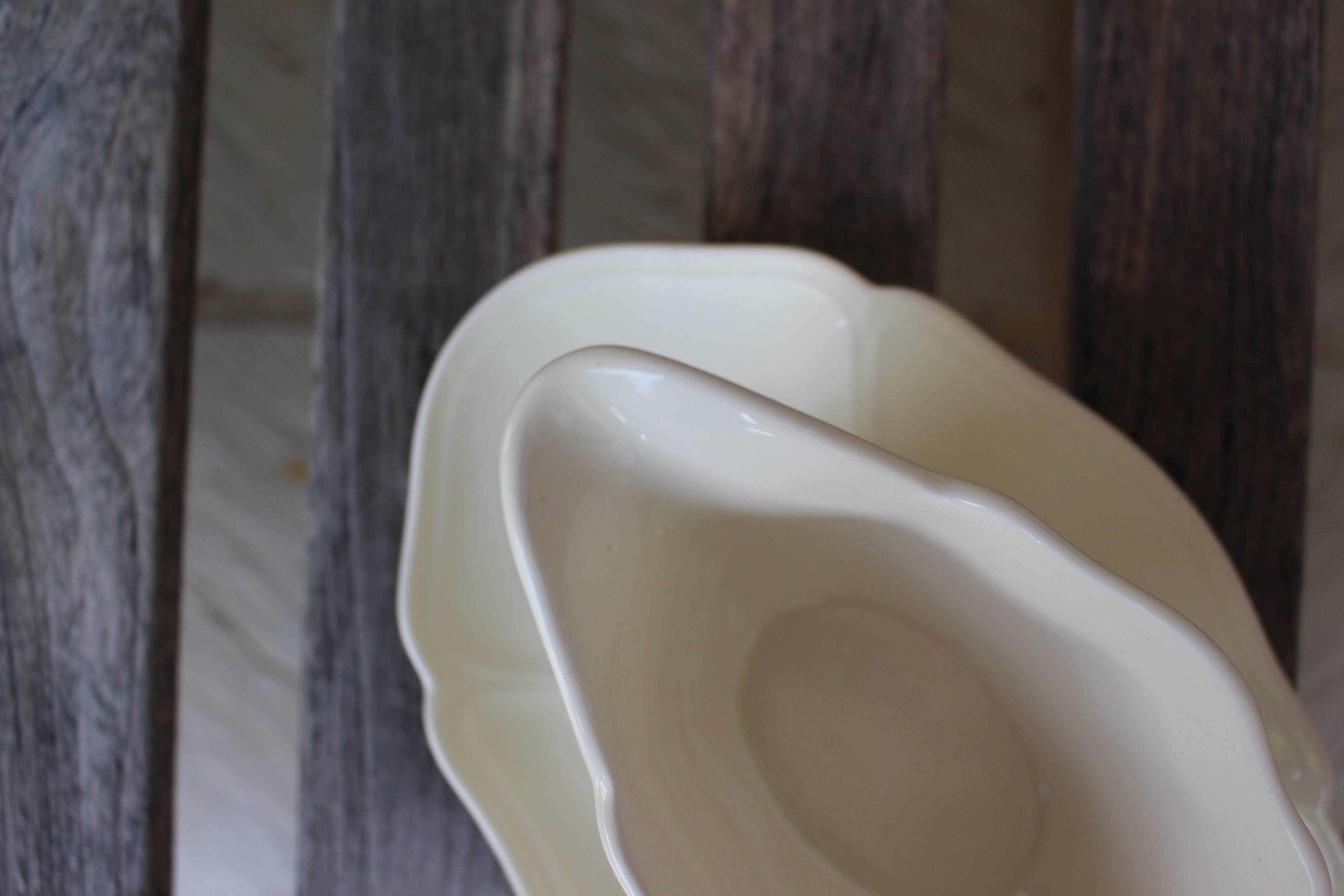 Old English porcelain saucière "Wedgwood"