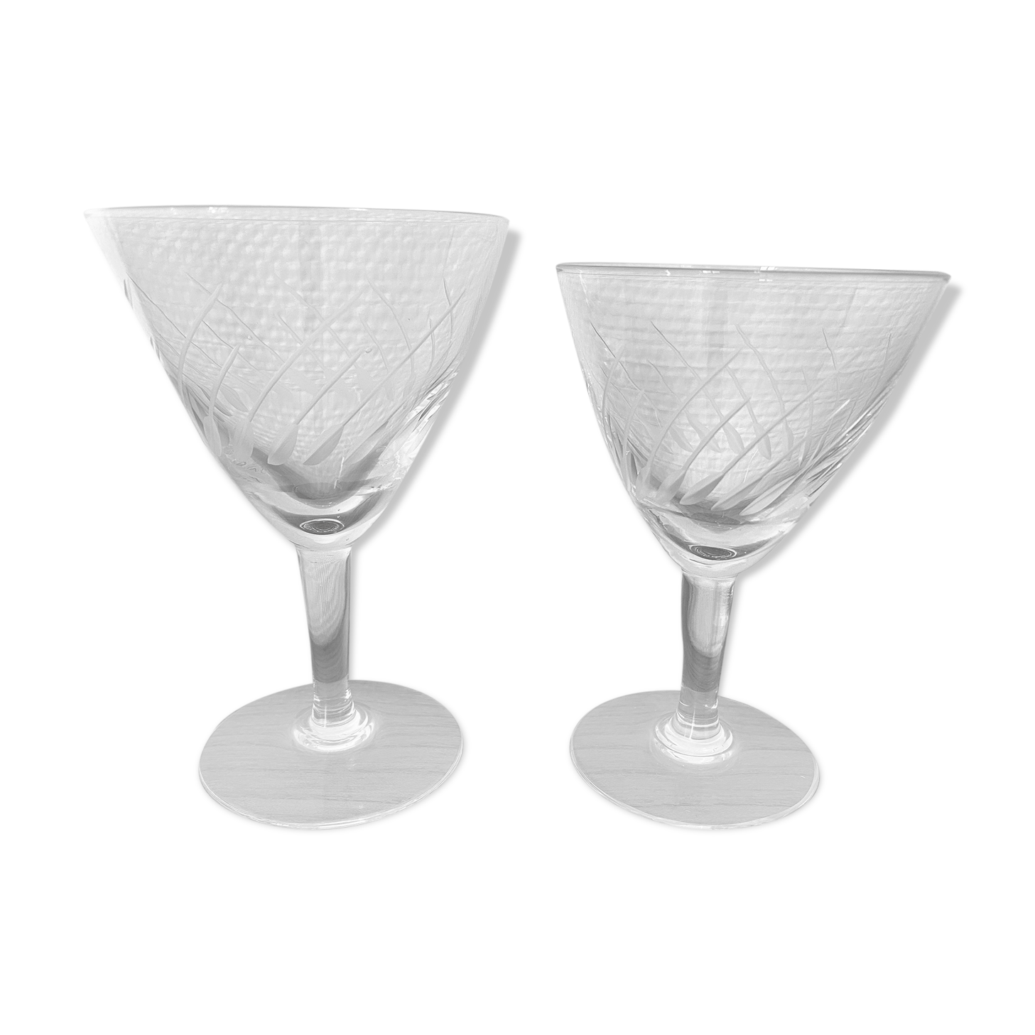 2 engraved glass wine glasses 9 cl and 6 cl